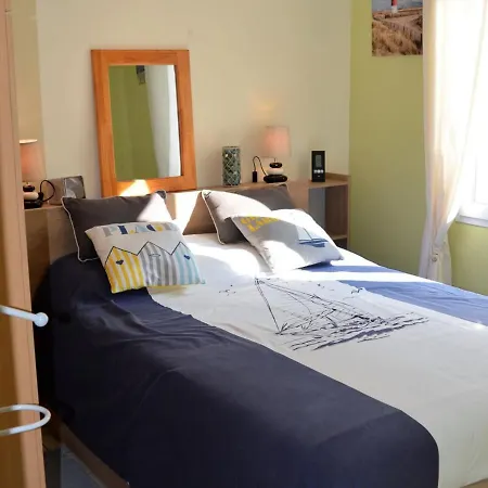 Maison Mitoyenne Pres Foret, 2 Chambres, Terrasse, Parking - Fr-1-22-243 Holiday home